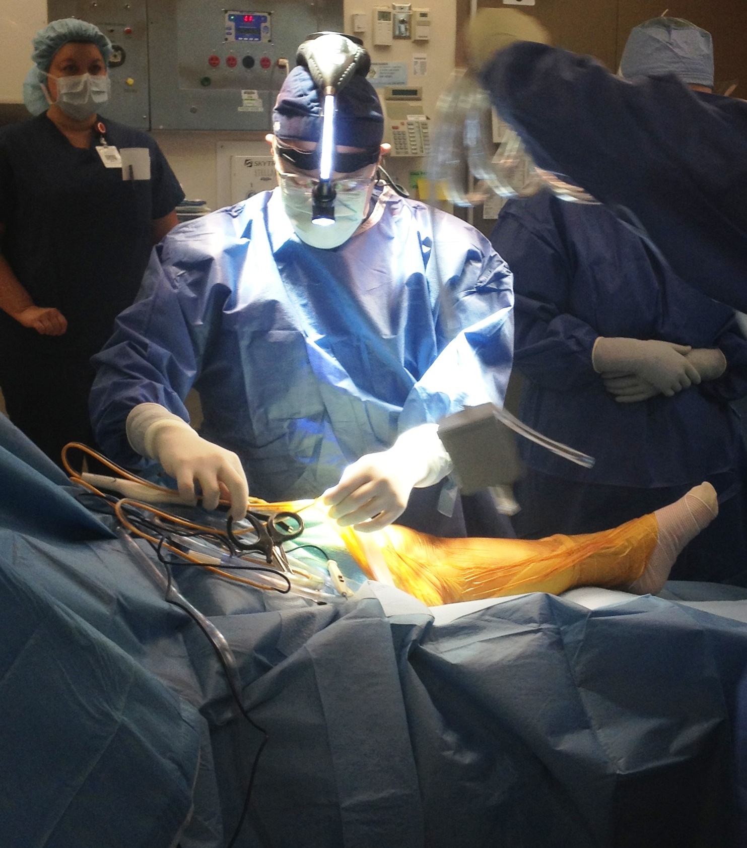 Dr. Stuart Kozinn getting ready to start another Total Knee Replacement.